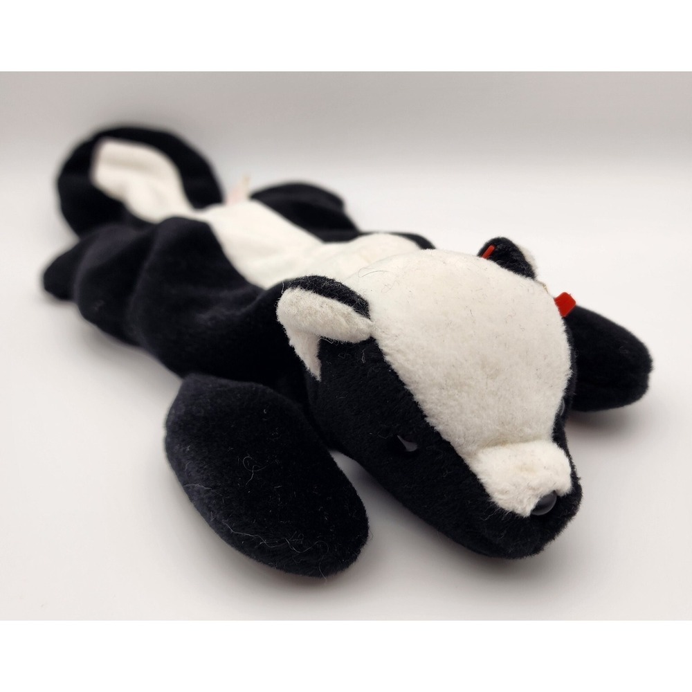 TY Beanie Baby‎ - STINKY the Skunk (8 inch)